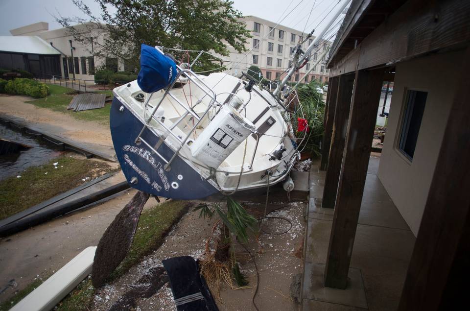 Florence deja al menos 14 muertos en su lento avance por EE.UU. - florence-muertos-carolinas