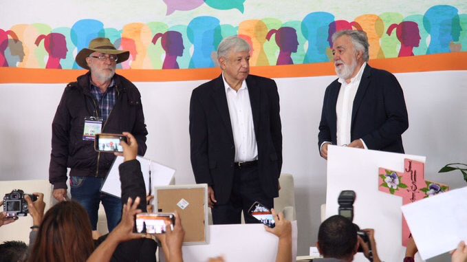 Familiares de desaparecidos demandan justicia a López Obrador - foro-tlatelolco-amlo