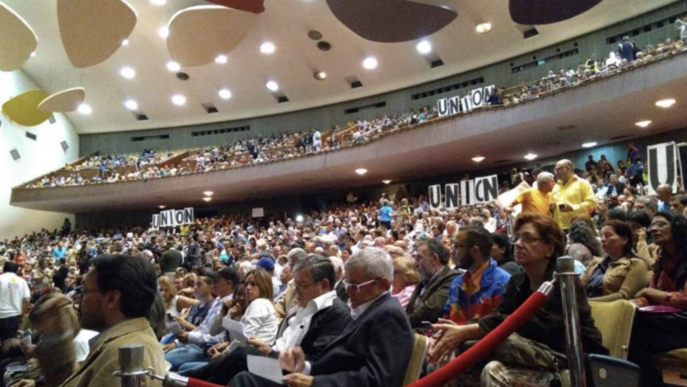 Busca oposición en Venezuela huelga general contra Nicolás Maduro