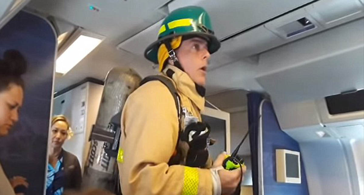 Gas pimienta provoca aterrizaje de emergencia en Hawaii - gas-pimienta-provoca-aterrizaje-de-emergencia-en-hawai