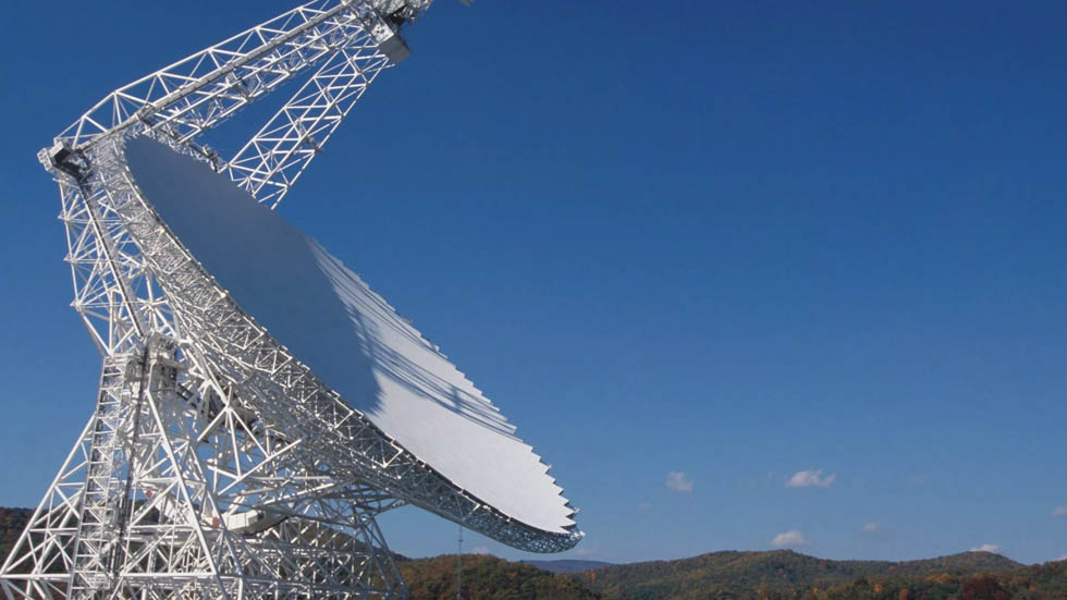 Detectan 72 señales de radio provenientes de una galaxia lejana - green-bank-telescope-2
