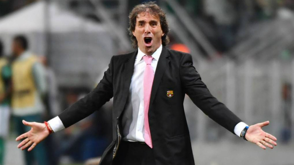 #Video Director técnico en Ecuador escupe a aficionado tras derrota