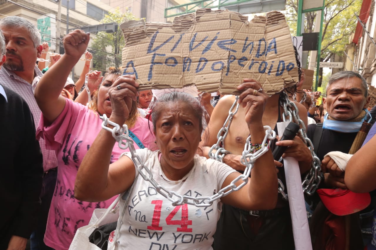 Vecinos de Iztapalapa dan 'El Grito' en casa de transición de AMLO - hab-iztapalapa-amlo