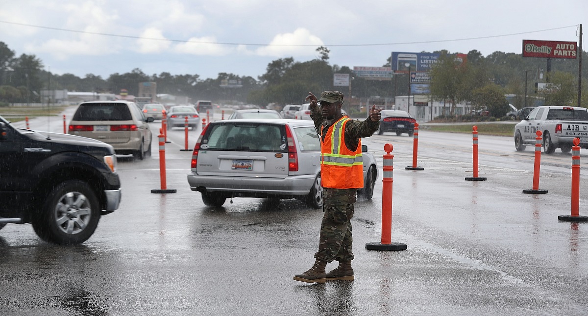 Habitantes de la costa este de EE.UU. huyen de Florence