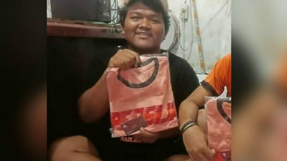 Suspenden liga de futbol en Indonesia tras muerte de aficionado