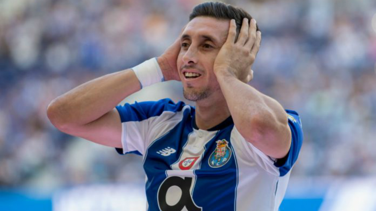 Representante de Héctor Herrera niega acuerdo con la Roma