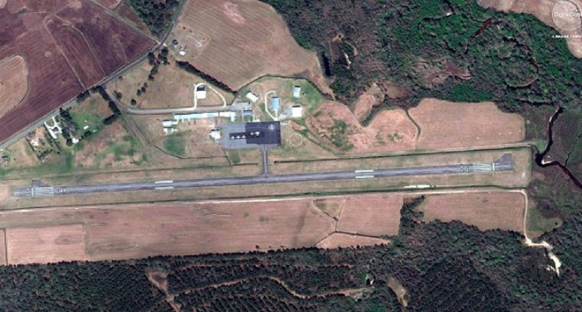 Imágenes satelitales muestran daños de Florence en Carolina del Norte - henderson-field-airport-antes