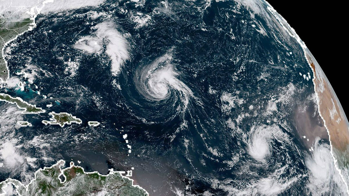 Florence se convierte en huracán categoría 1