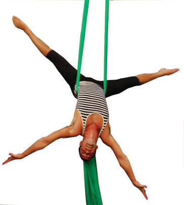 Acrobacia aéreas: el entrenamiento de altura - img-3034