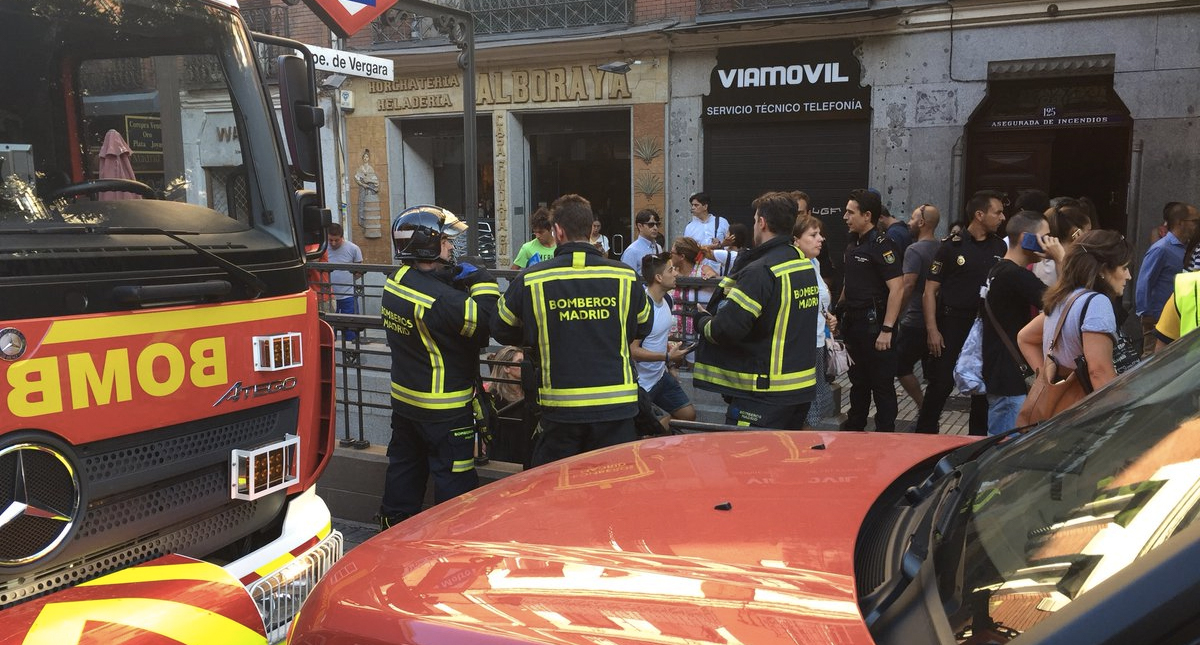 Evacúan Metro de Madrid por explosión de computadora