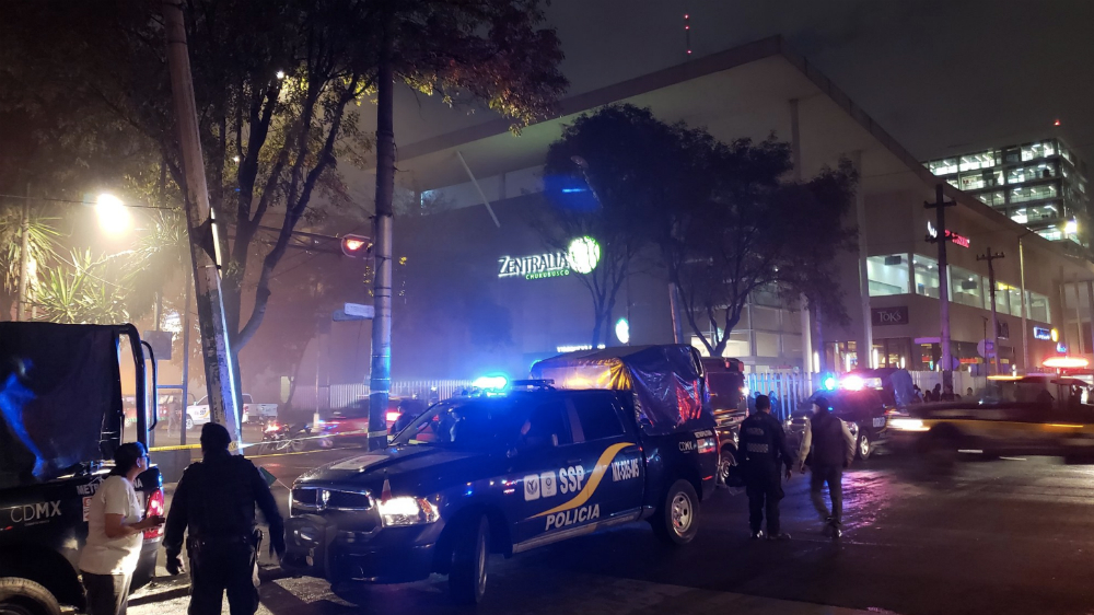 Controlado el incendio en plaza comercial en Iztapalapa