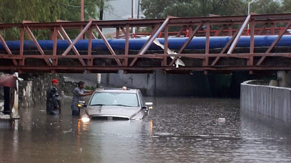 Lluvias dejan 30 familias damnificadas en Monterrey