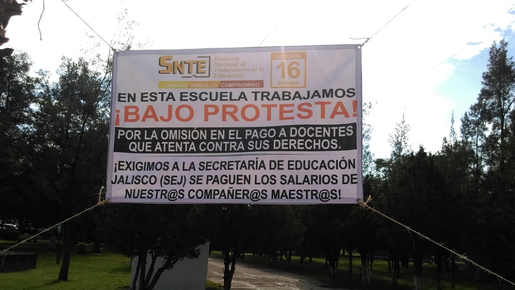 Irán a huelga maestros de ocho mil escuelas de Jalisco