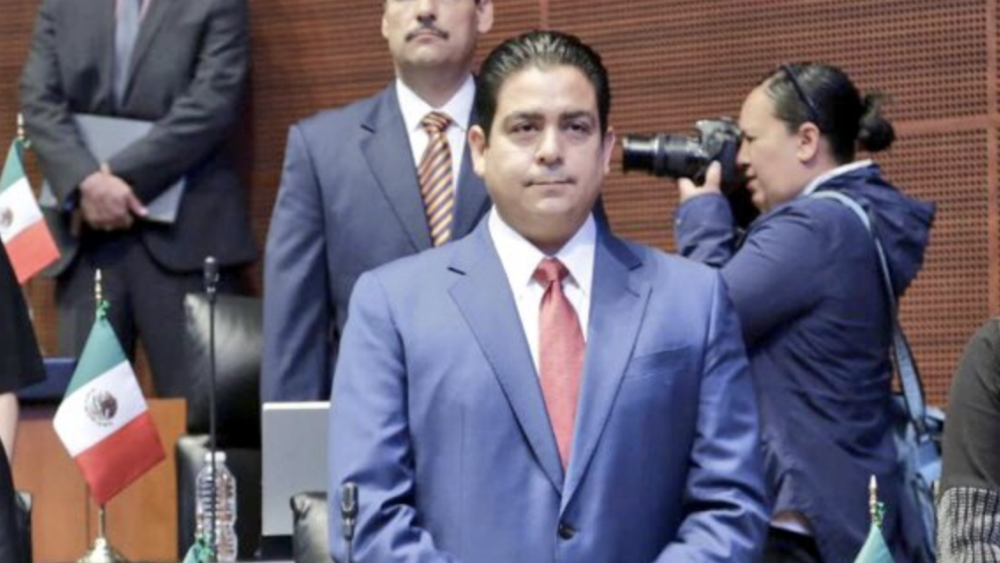 Senador del PAN ofrece una disculpa por chat sexual en WhatsApp