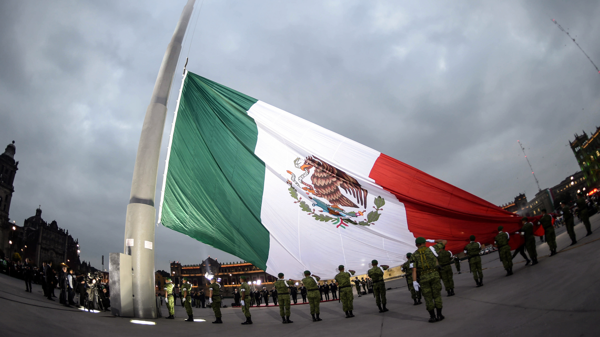 Encabeza EPN ceremonia por víctimas de los sismos de 1985 y 2017