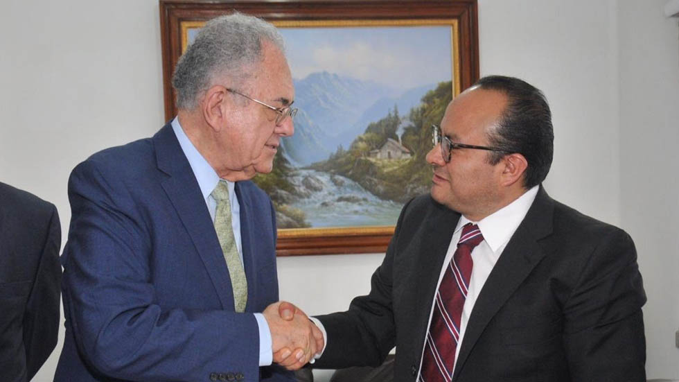 Comisión seguimiento a nuevo aeropuerto entrega Libro Blanco a Jiménez Espriú