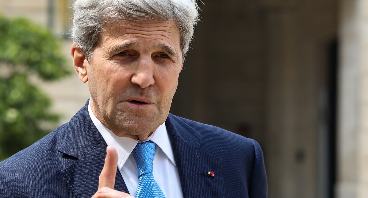 Trump arremete contra John Kerry por reunión con Irán