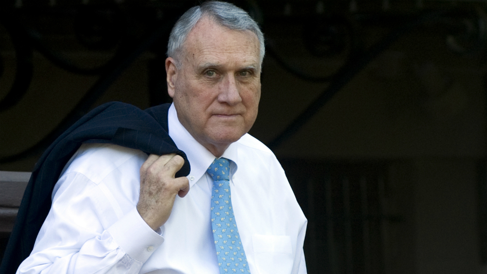 Exsenador de EE.UU. Jon Kyl sustituirá temporalmente a McCain