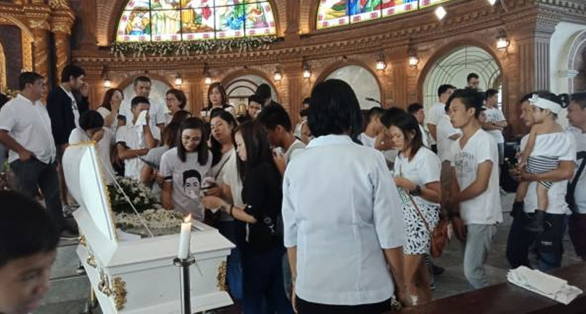 Joven se casa con novio muerto Joven se casa con novio muerto