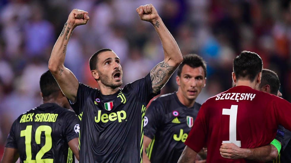 Juventus le gana al Valencia pese a expulsión de Ronaldo