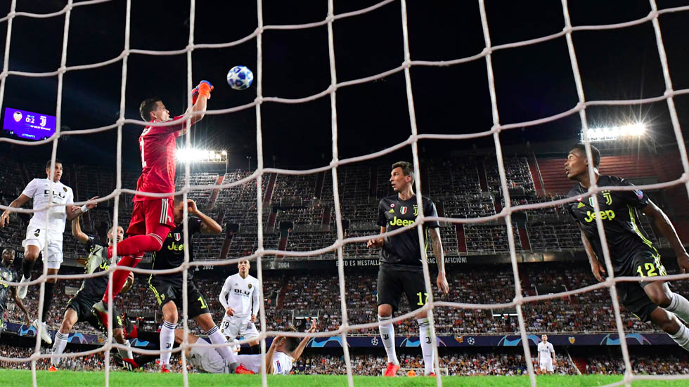 Juventus le gana al Valencia pese a expulsión de Ronaldo - juventus