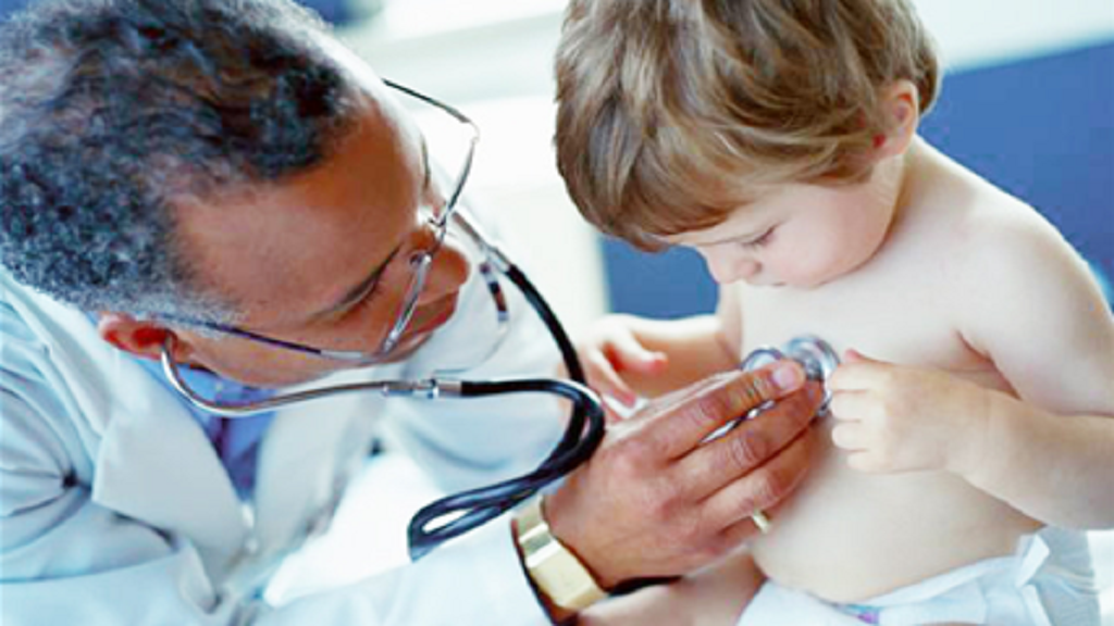 Juzgarán a médico por violación de 52 niños y 18 adultos