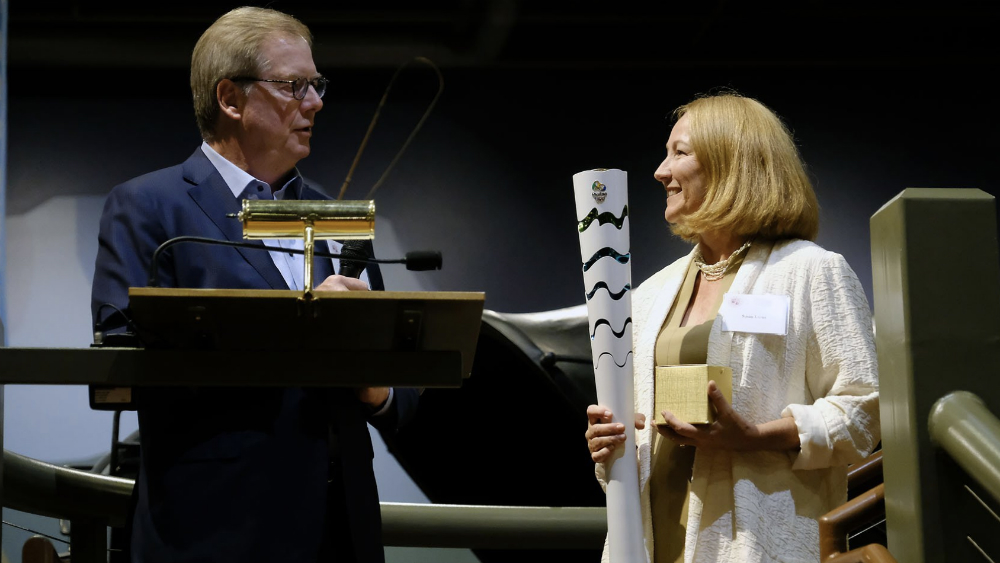 Renuncia el presidente del Comité Olímpico de los EE.UU. - larry-probst-susanne-lyons