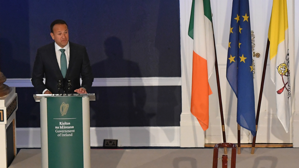 Trump debe ser tratado con respeto durante su visita a Irlanda: Varadkar