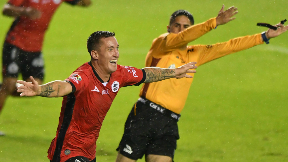 Lobos BUAP al León con todo y suspensión incluida