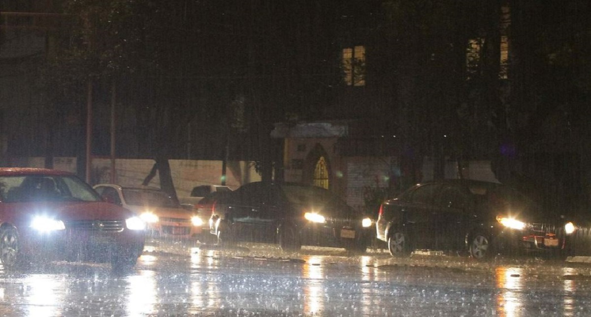 Valle de México padecerá tormentas con posibles granizadas - lluvia-por-la-noche-en-la-cdmx