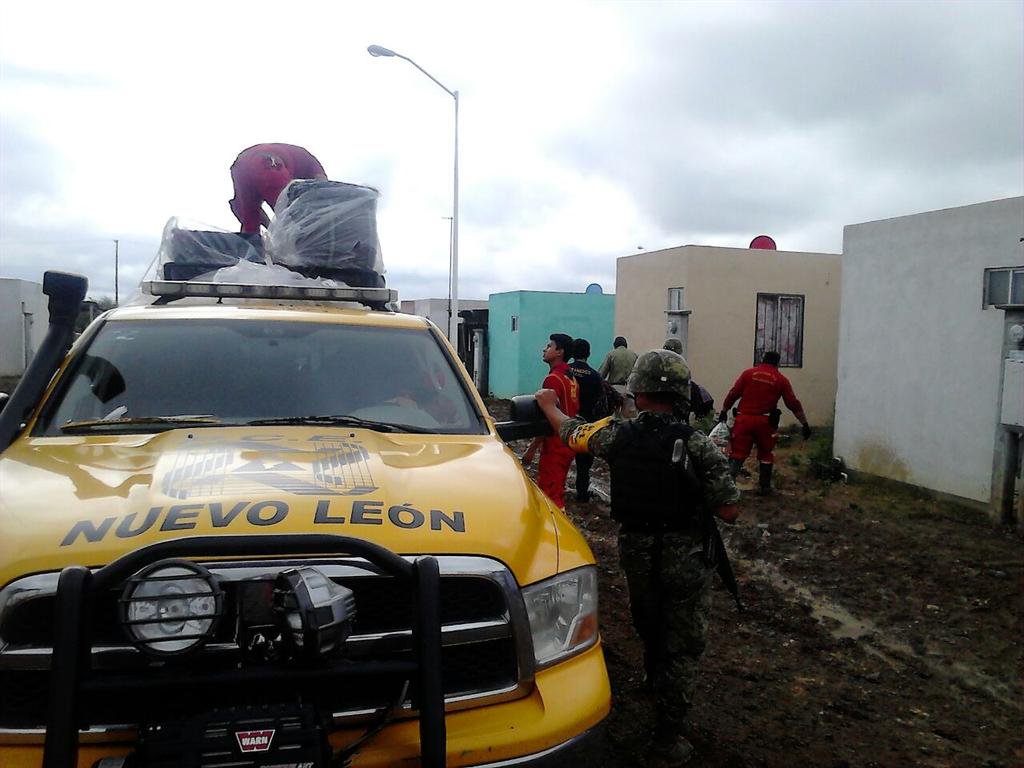 Lluvias dejan 30 familias damnificadas en Monterrey - lluvias-monterrey1