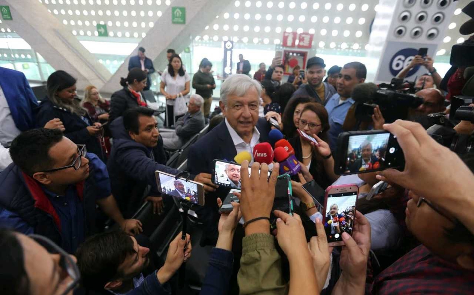 "El pueblo quiere participar en las decisiones del país": AMLO - lopez-obrador-consulta-aeropuerto