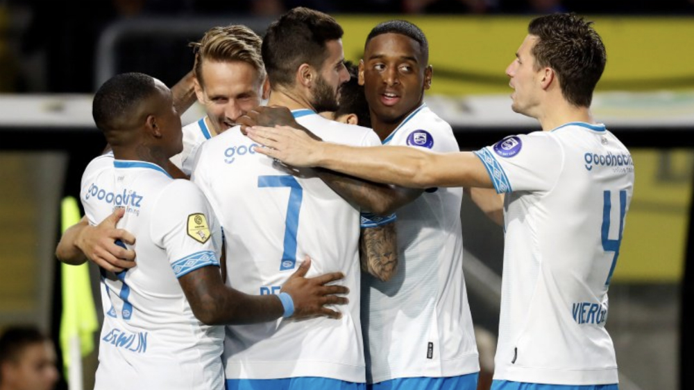 PSV sigue invicto y líder en Eredivisie tras vencer al NAC Breda - luuk-de-jong