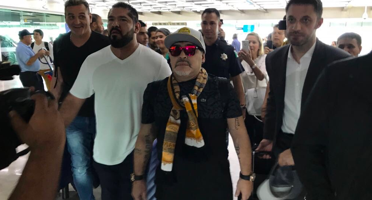 Aterriza Maradona en Culiacán