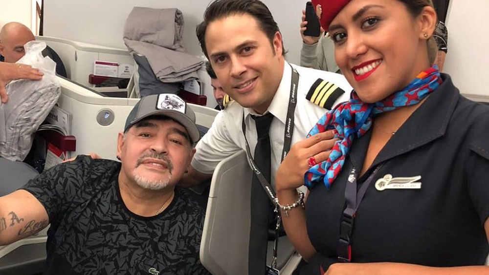 Maradona llega a México Maradona llega a México