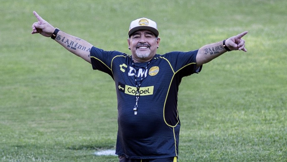 “Maradona tiene una severa artrosis en sus dos rodillas”: cirujano