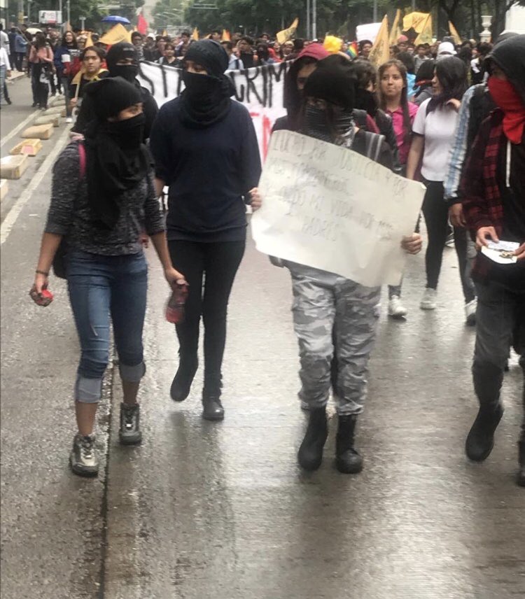 Padres de los normalistas desaparecidos realizaron mitin en el Zócalo - marcha-ayotzinapa-normalistas-5-vandalismo-3