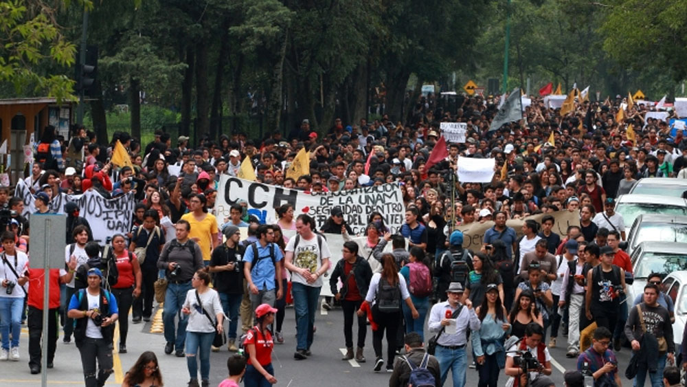 UNAM expulsa a alumna número 27 por actos porriles