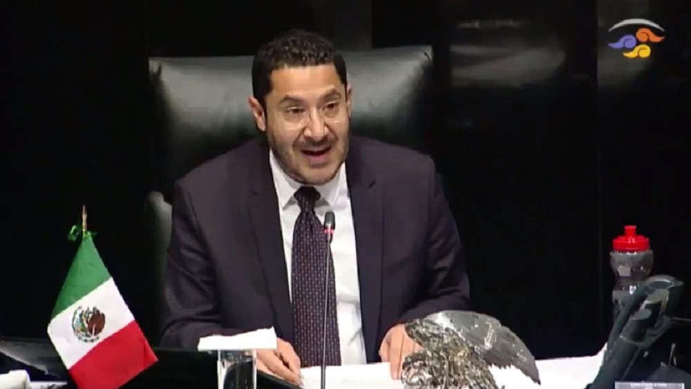 Presidente del Senado ordena publicar ley de salarios máximos