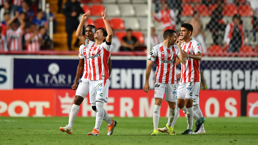 Necaxa descarrila a Cruz Azul y le quita invicto