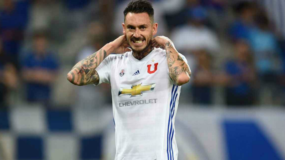Atlas anuncia que por cuestiones ajenas desiste fichar a chileno Pinilla