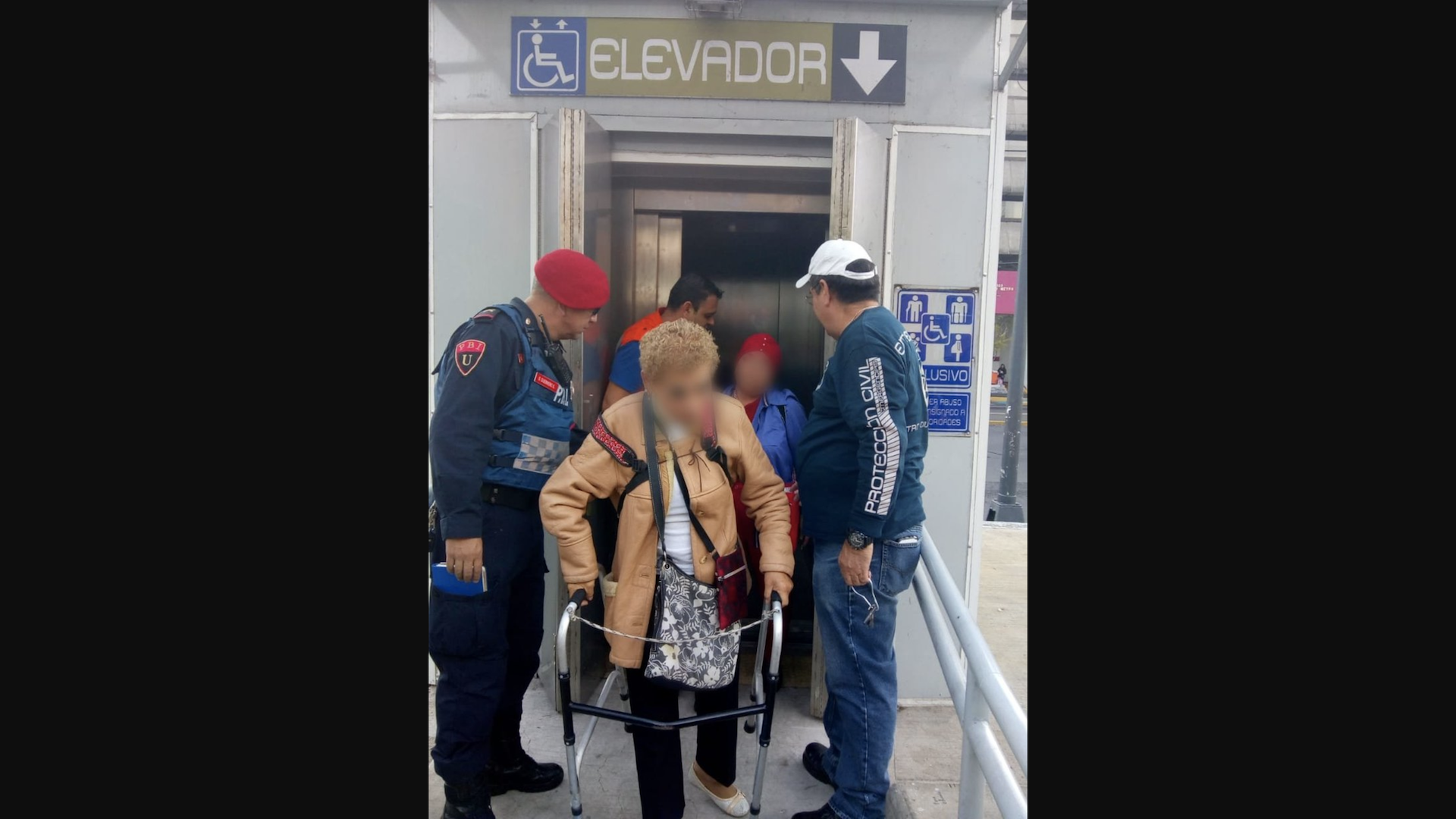 Rescatan a mujeres atrapadas en Metro Zapata