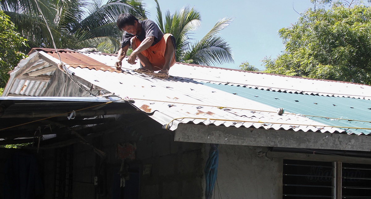 Millones de filipinos dejan sus casas por llegada de tifón