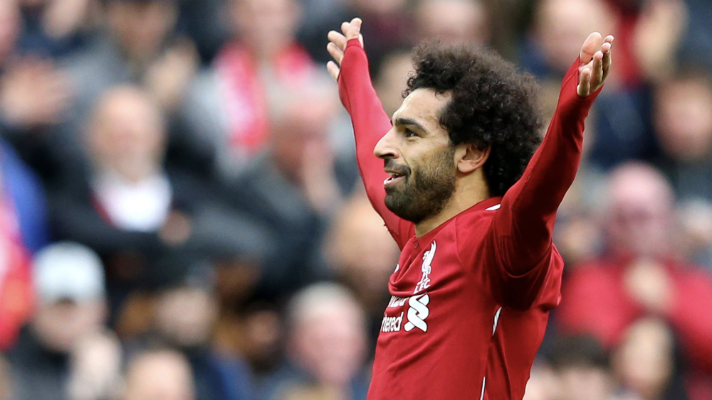 Mohamed Salah firma victoria de Liverpool y lideran Premier League