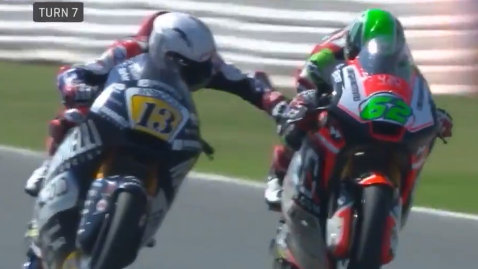 #Video Suspenden a piloto de Moto2 por tocar el freno de rival