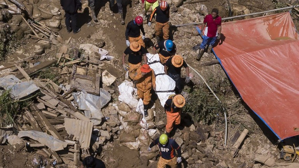 Suman 74 muertos por tifón en Filipinas