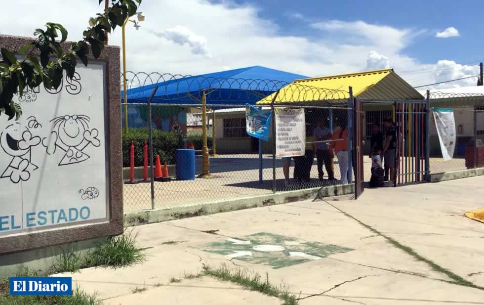 Abuela recoge a niño incorrecto en kinder de Chihuahua - mujer-se-lleva-nino-por-error