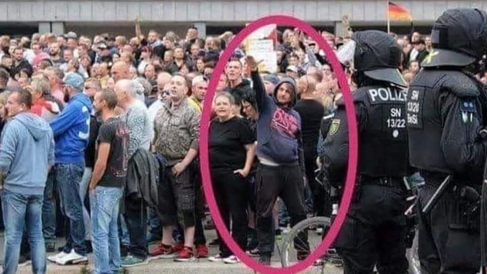 Condenan a alemán que hizo saludo nazi durante manifestación