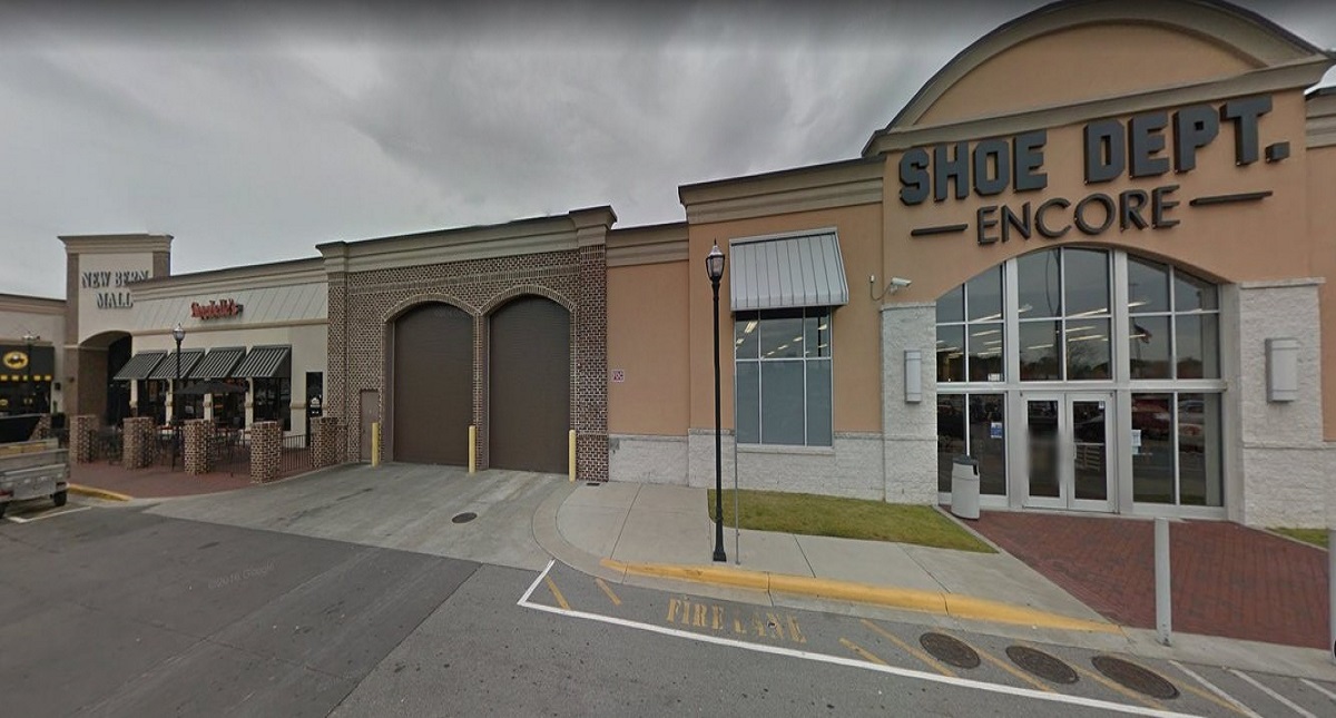 El antes y el después de Carolina del Norte y del Sur por Florence - new-bern-mall-antes