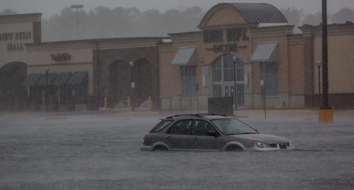 El antes y el después de Carolina del Norte y del Sur por Florence - new-bern-mall-despues